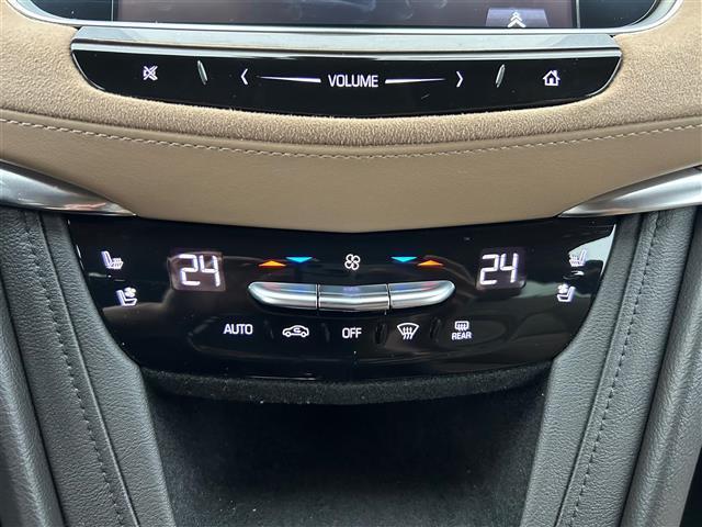 ＬＩＢＥＲＡＬＡは輸入車と本を愛される方々に少しだけ上質な時間が過ぎていくように、落ち着きのある空間をご用意しております。