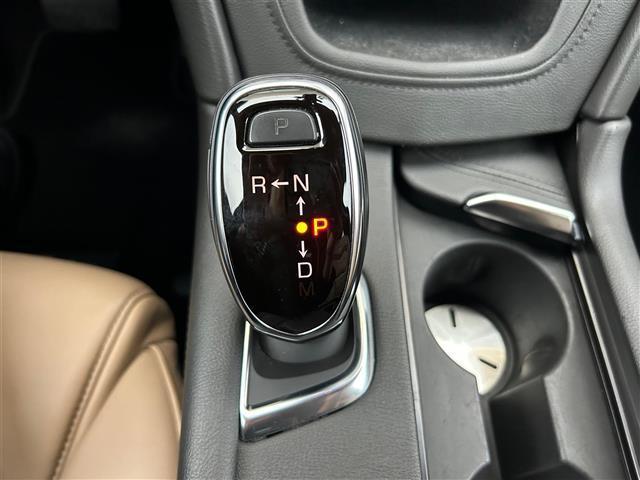 ＬＩＢＥＲＡＬＡは自分好みのライブラリーでお好きな本を選んでいく楽しさと同じように、ご自身の感性に合ったプレミアムカーを選んでいく楽しさを感じて頂くための空間をご提供させて頂きます。