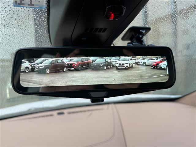 ＬＩＢＥＲＡＬＡでは多種多様の車種をご用意させていただいております。お客様がご納得いくまで、そのお車の持つ特性を五感すべてで感じ取っていただける場をご提供します。