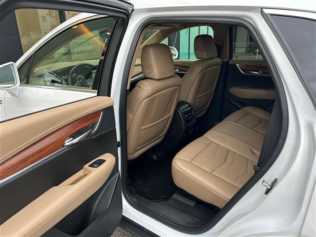 ＬＩＢＥＲＡＬＡでは複数のメーカーのお車をワンストップで乗り比べしていただける輸入車ブランド店舗です。お気軽にお立ち寄りいただき心ゆくまでその性能をご堪能してください。