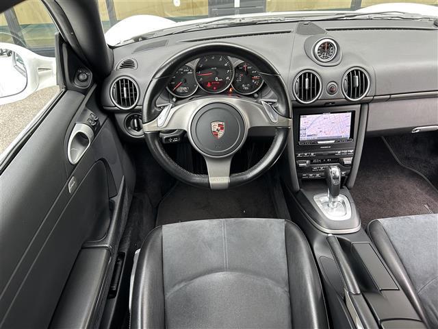 ケイマン ベースグレード スポーツクロノパッケージ スポーツプラス スポーツエグゾースト ハーフレザーシート シートヒーター カロッツェリアナビ フルセグTV フルートゥース 可変リアスポイラー 純正18インチアルミホイール(5枚目)