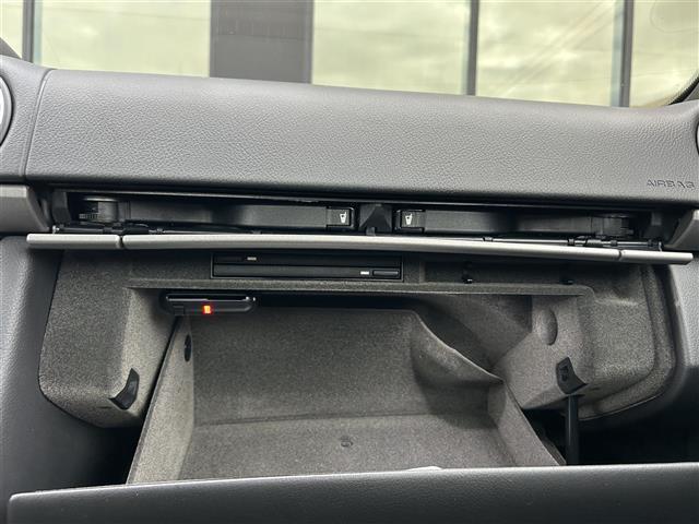 ケイマン ベースグレード スポーツクロノパッケージ スポーツプラス スポーツエグゾースト ハーフレザーシート シートヒーター カロッツェリアナビ フルセグTV フルートゥース 可変リアスポイラー 純正18インチアルミホイール(30枚目)