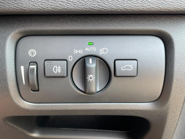 Ｖ４０ クロスカントリー　Ｄ４　サマム　黒革　シートヒーター　電動メモリシート　純正ナビ　ｈａｒｍａｎ／ｋａｒｄｏｎ　Ｂｌｕｅｔｏｏｔｈ　バックカメラ　ＡＣＣ　アンビエントライト　ＬＥＤライト　自動ベンディングライト　アクティブハイビーム（18枚目）