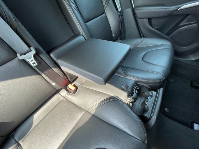 Ｖ４０ クロスカントリー　Ｄ４　サマム　黒革　シートヒーター　電動メモリシート　純正ナビ　ｈａｒｍａｎ／ｋａｒｄｏｎ　Ｂｌｕｅｔｏｏｔｈ　バックカメラ　ＡＣＣ　アンビエントライト　ＬＥＤライト　自動ベンディングライト　アクティブハイビーム（36枚目）