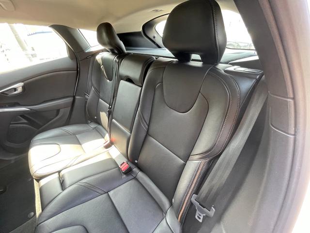 Ｖ４０ クロスカントリー　Ｄ４　サマム　黒革　シートヒーター　電動メモリシート　純正ナビ　ｈａｒｍａｎ／ｋａｒｄｏｎ　Ｂｌｕｅｔｏｏｔｈ　バックカメラ　ＡＣＣ　アンビエントライト　ＬＥＤライト　自動ベンディングライト　アクティブハイビーム（46枚目）
