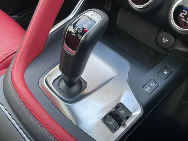 Ｅペイス Ｒ‐ダイナミック　ＨＳＥ　３００ＰＳ　赤革シート／ヒーター　ガラスルーフ　ＭＥＲＩＤＩＡＮサウンド　ヘッドアップディスプレイ　衝突軽減Ｂ　ＡＣＣ　ブラインドスポットアシスト　レーンキープ　純正ナビ　フルセグＴＶ　液晶メーター　ＬＥＤライト（33枚目）