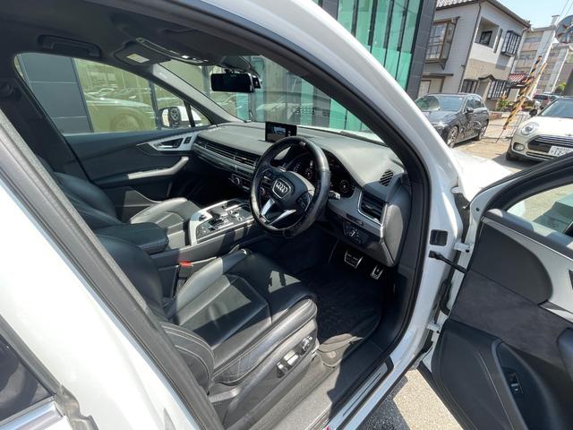 Ｑ７ ２．０ＴＦＳＩクワトロ　Ｓ－ＬＩＮＥ－ＰＫＧ黒革シート　全席シートヒーター　マトリクスＬＥＤ　バーチャルコックピット　衝突軽減Ｂ　ＡＣＣ　ＢＳＭ　純正ナビ　フルセグＴＶ　ＣａｒＰｌａｙ　３６０カメラ　クリアランスソナー（6枚目）