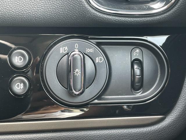 ＭＩＮＩ クーパーＤ　クロスオーバー　衝突軽減ブレーキ　アクティブクルーズコントロール　純正ナビ　Ｂｌｕｅｔｏｏｔｈ　バックカメラ　クリアランスソナー　コンフォートアクセス　オートマチックテールゲート　フットトランクオープナー　ＥＴＣ（16枚目）