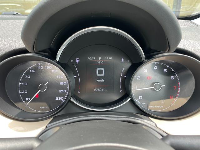 ５００Ｘ クロス　黒革シート　シートヒーター　純正ディスプレイオーディオ　衝突軽減ブレーキ　ブラインドスポットモニター　バックカメラ　クリアランスソナー　オートライト　ＡｐｐｌｅＣａｒＰｌａｙ　Ｂｌｕｅｔｏｏｔｈ（11枚目）