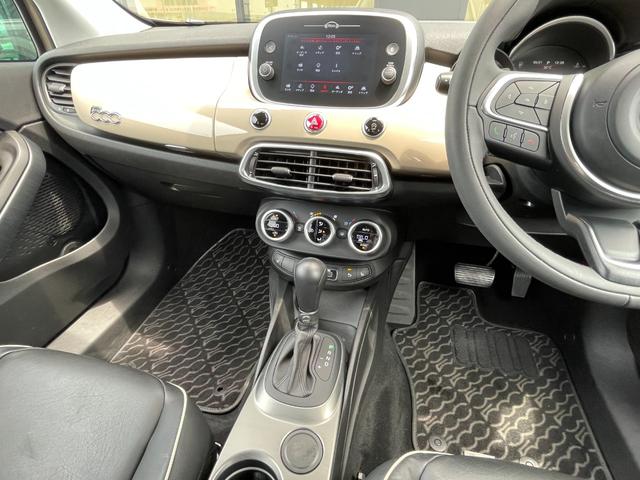 ５００Ｘ クロス　黒革シート　シートヒーター　純正ディスプレイオーディオ　衝突軽減ブレーキ　ブラインドスポットモニター　バックカメラ　クリアランスソナー　オートライト　ＡｐｐｌｅＣａｒＰｌａｙ　Ｂｌｕｅｔｏｏｔｈ（22枚目）