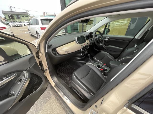 ５００Ｘ クロス　黒革シート　シートヒーター　純正ディスプレイオーディオ　衝突軽減ブレーキ　ブラインドスポットモニター　バックカメラ　クリアランスソナー　オートライト　ＡｐｐｌｅＣａｒＰｌａｙ　Ｂｌｕｅｔｏｏｔｈ（35枚目）