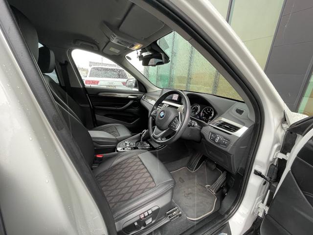 Ｘ１ ｘＤｒｉｖｅ　１８ｄ　ｘライン　エディションジョイ＋　衝突軽減ブレーキ　アクティブクルーズコントロール　純正ナビ　バックカメラ　クリアランスソナー　コンフォートアクセス　オートマチックテールゲート　フットトランクオープナー　ＬＥＤヘッドライト　ＥＴＣ（7枚目）