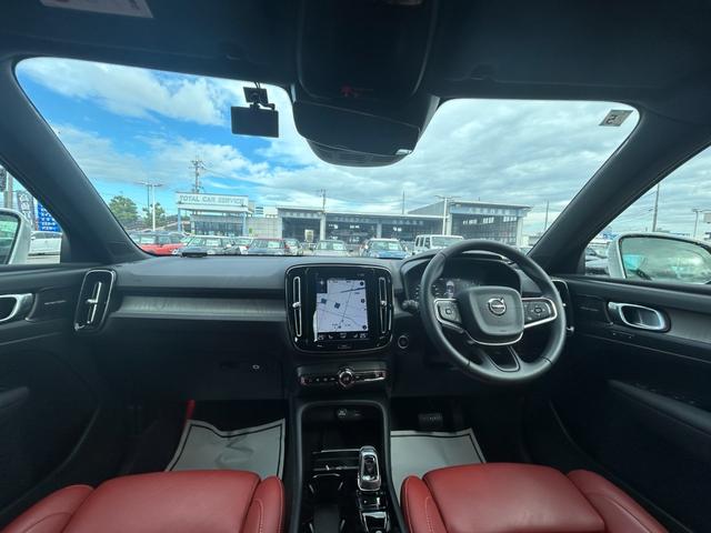 XC40 T4 AWD インスクリプション 赤革シート シートヒーター クリスタルシフト Harman/Kardon 純正ナビ フルセグ CarPlay 360カメラ クリアランスソナー 衝突軽減 ACC BILS 電動リアゲート LEDライト(10枚目)