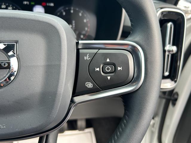 XC40 T4 AWD インスクリプション 赤革シート シートヒーター クリスタルシフト Harman/Kardon 純正ナビ フルセグ CarPlay 360カメラ クリアランスソナー 衝突軽減 ACC BILS 電動リアゲート LEDライト(13枚目)