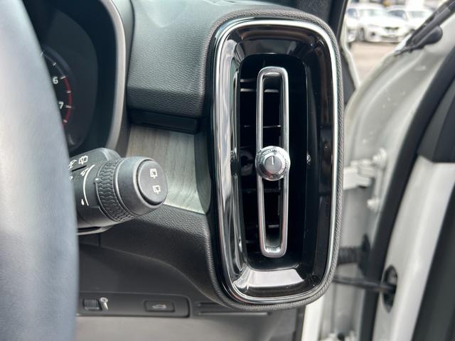 XC40 T4 AWD インスクリプション 赤革シート シートヒーター クリスタルシフト Harman/Kardon 純正ナビ フルセグ CarPlay 360カメラ クリアランスソナー 衝突軽減 ACC BILS 電動リアゲート LEDライト(14枚目)