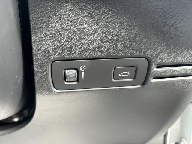 XC40 T4 AWD インスクリプション 赤革シート シートヒーター クリスタルシフト Harman/Kardon 純正ナビ フルセグ CarPlay 360カメラ クリアランスソナー 衝突軽減 ACC BILS 電動リアゲート LEDライト(15枚目)