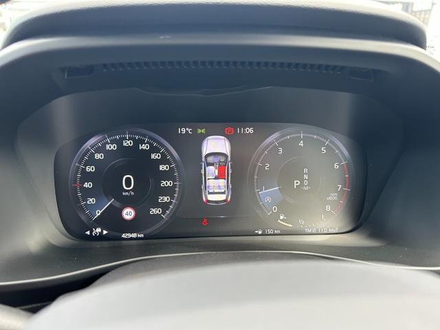 XC40 T4 AWD インスクリプション 赤革シート シートヒーター クリスタルシフト Harman/Kardon 純正ナビ フルセグ CarPlay 360カメラ クリアランスソナー 衝突軽減 ACC BILS 電動リアゲート LEDライト(16枚目)