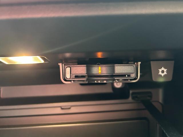 XC40 T4 AWD インスクリプション 赤革シート シートヒーター クリスタルシフト Harman/Kardon 純正ナビ フルセグ CarPlay 360カメラ クリアランスソナー 衝突軽減 ACC BILS 電動リアゲート LEDライト(29枚目)