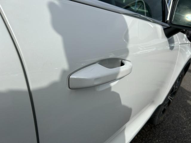 XC40 T4 AWD インスクリプション 赤革シート シートヒーター クリスタルシフト Harman/Kardon 純正ナビ フルセグ CarPlay 360カメラ クリアランスソナー 衝突軽減 ACC BILS 電動リアゲート LEDライト(31枚目)