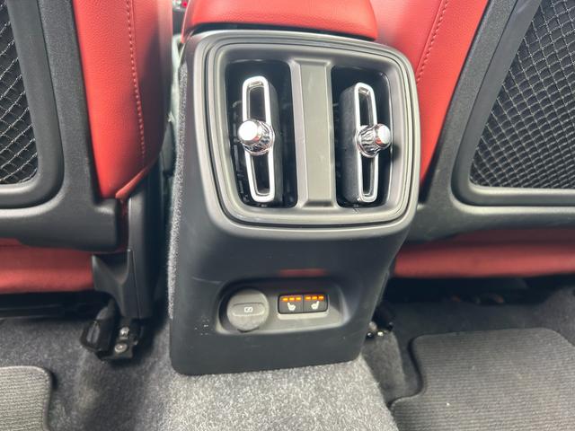 XC40 T4 AWD インスクリプション 赤革シート シートヒーター クリスタルシフト Harman/Kardon 純正ナビ フルセグ CarPlay 360カメラ クリアランスソナー 衝突軽減 ACC BILS 電動リアゲート LEDライト(42枚目)