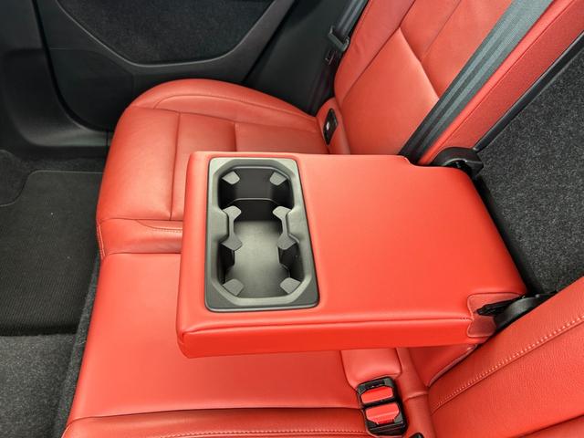 XC40 T4 AWD インスクリプション 赤革シート シートヒーター クリスタルシフト Harman/Kardon 純正ナビ フルセグ CarPlay 360カメラ クリアランスソナー 衝突軽減 ACC BILS 電動リアゲート LEDライト(43枚目)