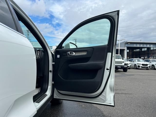 XC40 T4 AWD インスクリプション 赤革シート シートヒーター クリスタルシフト Harman/Kardon 純正ナビ フルセグ CarPlay 360カメラ クリアランスソナー 衝突軽減 ACC BILS 電動リアゲート LEDライト(48枚目)