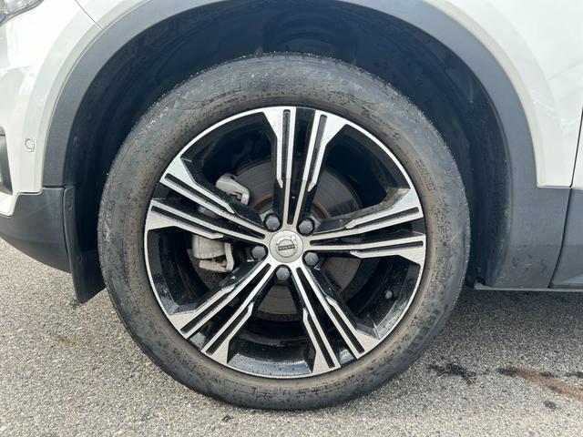 XC40 T4 AWD インスクリプション 赤革シート シートヒーター クリスタルシフト Harman/Kardon 純正ナビ フルセグ CarPlay 360カメラ クリアランスソナー 衝突軽減 ACC BILS 電動リアゲート LEDライト(61枚目)