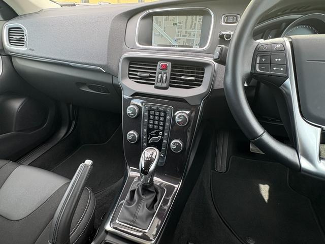 Ｖ４０ Ｄ４　モメンタム　黒革シート　シートヒーター　衝突軽減ブレーキ　アダプティブクルーズコントロール　ＢＩＬＳ　純正ナビ　バックカメラ　クリアランスソナー　ＬＥＤヘッドライト　Ｈａｒｍａｎ／Ｋａｒｄｏｎオーディオ（23枚目）