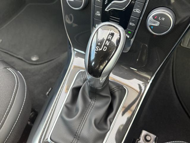 Ｖ４０ Ｄ４　モメンタム　黒革シート　シートヒーター　衝突軽減ブレーキ　アダプティブクルーズコントロール　ＢＩＬＳ　純正ナビ　バックカメラ　クリアランスソナー　ＬＥＤヘッドライト　Ｈａｒｍａｎ／Ｋａｒｄｏｎオーディオ（29枚目）