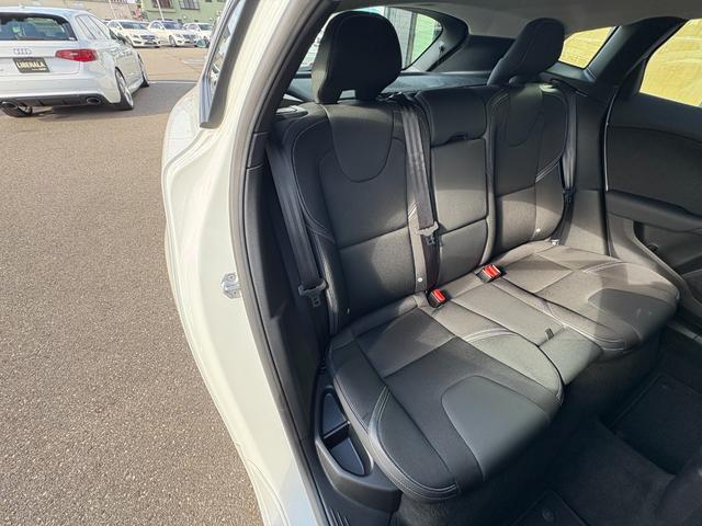 Ｖ４０ Ｄ４　モメンタム　黒革シート　シートヒーター　衝突軽減ブレーキ　アダプティブクルーズコントロール　ＢＩＬＳ　純正ナビ　バックカメラ　クリアランスソナー　ＬＥＤヘッドライト　Ｈａｒｍａｎ／Ｋａｒｄｏｎオーディオ（35枚目）