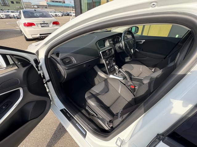 Ｖ４０ Ｄ４　モメンタム　黒革シート　シートヒーター　衝突軽減ブレーキ　アダプティブクルーズコントロール　ＢＩＬＳ　純正ナビ　バックカメラ　クリアランスソナー　ＬＥＤヘッドライト　Ｈａｒｍａｎ／Ｋａｒｄｏｎオーディオ（36枚目）