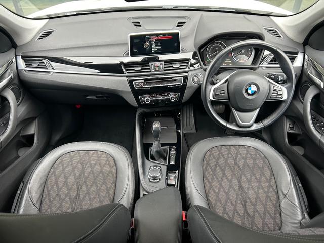 Ｘ１ ｘＤｒｉｖｅ　２５ｉ　ｘライン　純正ナビ　バックカメラ　パークディスタンスコントロール　オートマチックテールゲート　フットトランクオープナー　コンフォートアクセス　オートライト　レインセンサー　スピードリミッター　３６０°ドラレコ（4枚目）