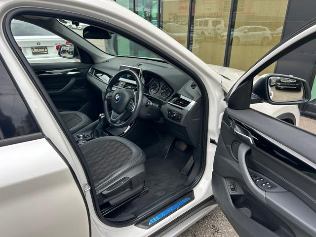 Ｘ１ ｘＤｒｉｖｅ　２５ｉ　ｘライン　純正ナビ　バックカメラ　パークディスタンスコントロール　オートマチックテールゲート　フットトランクオープナー　コンフォートアクセス　オートライト　レインセンサー　スピードリミッター　３６０°ドラレコ（6枚目）