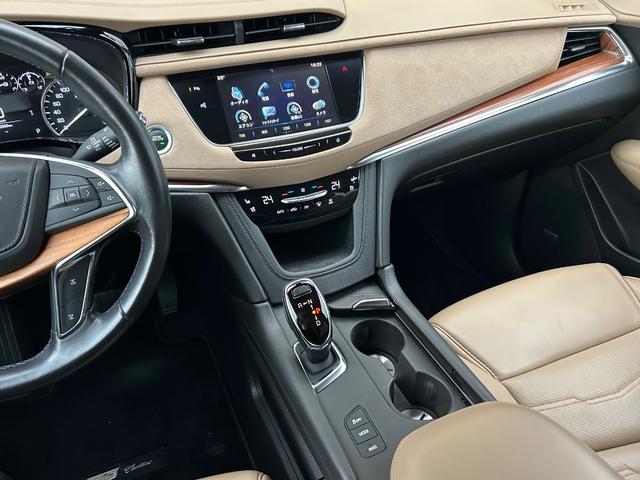 キャデラックＸＴ５クロスオーバー プラチナム　サンルーフ　ベージュ革シート　シートベンチレーション　衝突軽減ブレーキ　アダプティブクルーズコントロール　　ＡｐｐｌｅＣａｒＰｌａｙ　フルセグＴＶ　３６０カメラ　クリアランスソナー　電動リアゲート（28枚目）