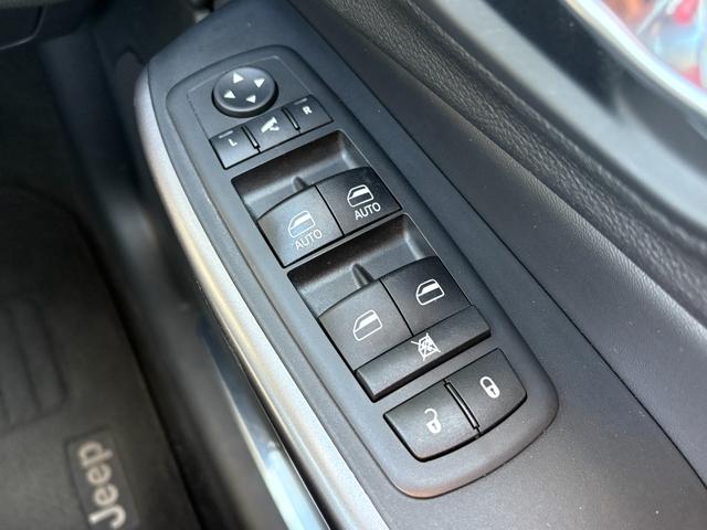 ジープ・チェロキー リミテッド 黒革シート シートベンチレーション 衝突軽減ブレーキ アダプティブクルーズコントロール ブラインドスポットモニター レーンキープアシスト 純正ナビ フルセグTV AppleCarPlay バックカメラ(19枚目)
