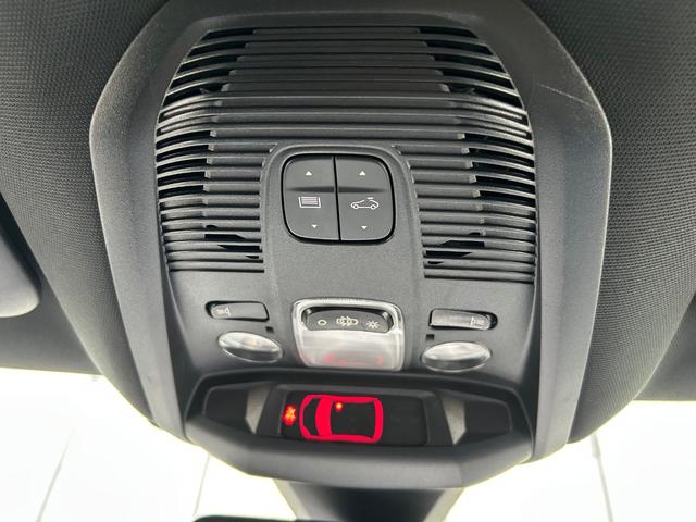 5008 GT ブルーHDi パノラマサンルーフ 衝突軽減B アダプティブクルーズコントロール ブラインドスポットモニター 純正ディスプレイオーディオ AppleCarPlay バックカメラ クリアランスソナー 電動リアゲート(22枚目)