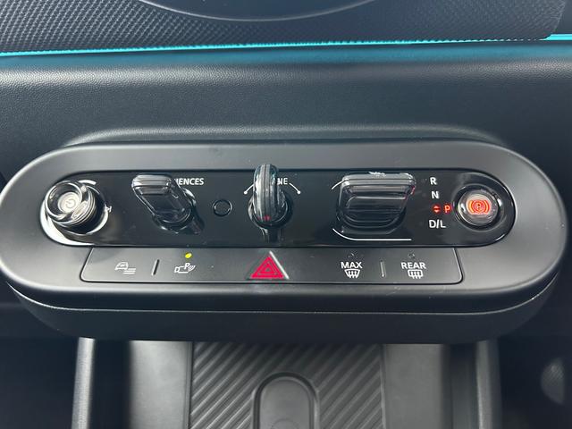 MINI クーパーC クラシック・トリム クラシックトリム シートヒーター ステアリングヒーター 衝突軽減ブレーキ アダプティブクルーズコントロール ブラインドスポット ナビ AppleCarPlay バックカメラ ヘッドアップディスプレイ(22枚目)