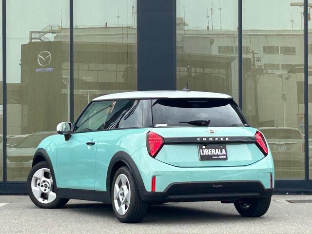 MINI クーパーC クラシック・トリム クラシックトリム シートヒーター ステアリングヒーター 衝突軽減ブレーキ アダプティブクルーズコントロール ブラインドスポット ナビ AppleCarPlay バックカメラ ヘッドアップディスプレイ(39枚目)