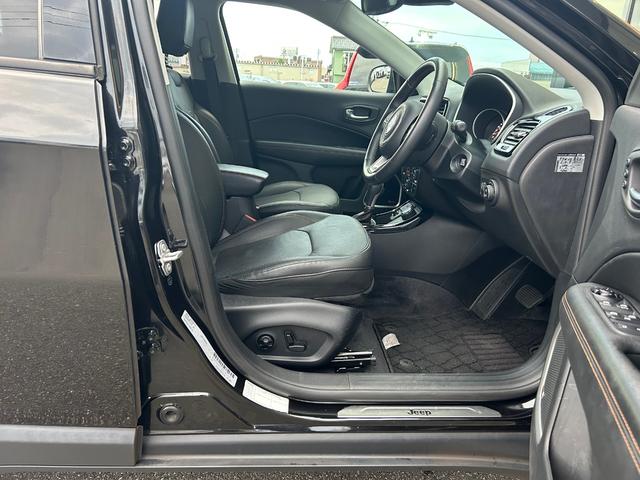 ジープ・コンパス 黒革シート シートヒーター 衝突軽減ブレーキ アダプティブクルーズコントロール ブラインドスポットモニター レーンキープアシスト 純ナビ フルセグTV AppleCarPlay バックカメラ ドラレコ(7枚目)