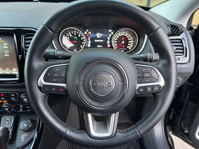 ジープ・コンパス 黒革シート シートヒーター 衝突軽減ブレーキ アダプティブクルーズコントロール ブラインドスポットモニター レーンキープアシスト 純ナビ フルセグTV AppleCarPlay バックカメラ ドラレコ(10枚目)