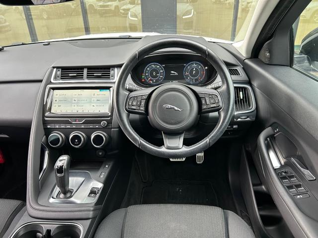 Eペイス ベースグレード 180PS 衝突軽減ブレーキ アダプティブクルーズコントロール ブラインドスポットモニター レーンキープアシスト 純ナビ AppleCarPlay フルセグTV 360カメラ クリアランスソナー デジタルメーター(5枚目)