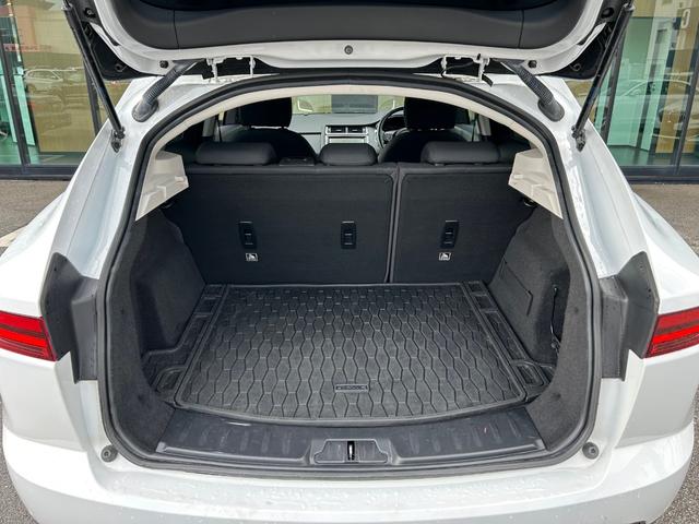 Eペイス ベースグレード 180PS 衝突軽減ブレーキ アダプティブクルーズコントロール ブラインドスポットモニター レーンキープアシスト 純ナビ AppleCarPlay フルセグTV 360カメラ クリアランスソナー デジタルメーター(45枚目)