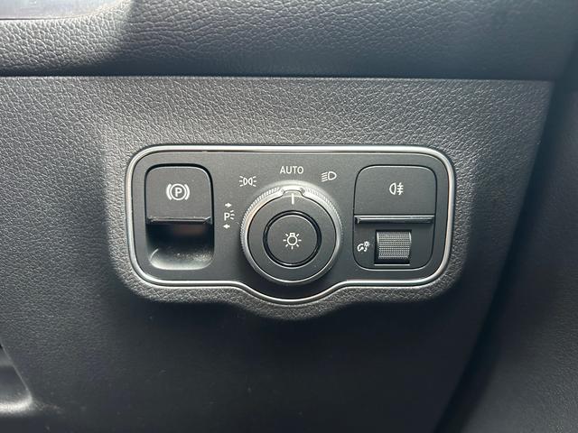 ＧＬＢ ＧＬＢ２００ｄ　４マチック　ＡＭＧラインパッケージ　衝突軽減ブレーキ　アダプティブクルーズコントロール　ブラインドスポットモニター　レーンキープアシスト　純正ナビ　フルセグＴＶ　３６０カメラ　クリアランスソナー　電動リアゲート　アンビエントライト（18枚目）