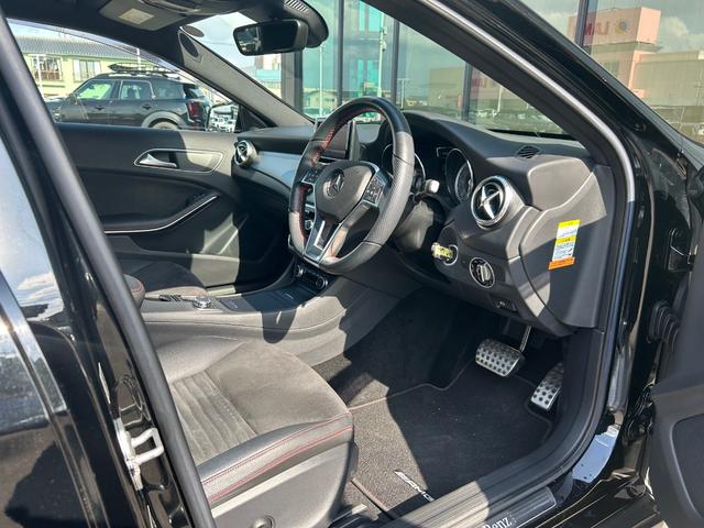 ＧＬＡクラス ＧＬＡ１８０　スポーツ　衝突軽減ブレーキ　アダプティブクルーズコントロール　ブラインドスポットモニター　純ナビ　フルセグ　バックカメラ　クリアランスソナー　電動リアゲート　パーキングアシスト　ＨＩＤヘッドライト　オートライト（6枚目）