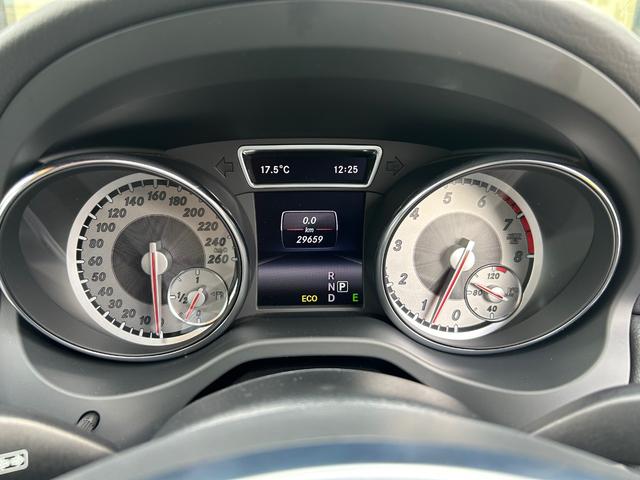 ＧＬＡクラス ＧＬＡ１８０　スポーツ　衝突軽減ブレーキ　アダプティブクルーズコントロール　ブラインドスポットモニター　純ナビ　フルセグ　バックカメラ　クリアランスソナー　電動リアゲート　パーキングアシスト　ＨＩＤヘッドライト　オートライト（11枚目）