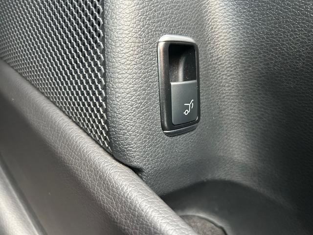 ＧＬＡクラス ＧＬＡ１８０　スポーツ　衝突軽減ブレーキ　アダプティブクルーズコントロール　ブラインドスポットモニター　純ナビ　フルセグ　バックカメラ　クリアランスソナー　電動リアゲート　パーキングアシスト　ＨＩＤヘッドライト　オートライト（18枚目）