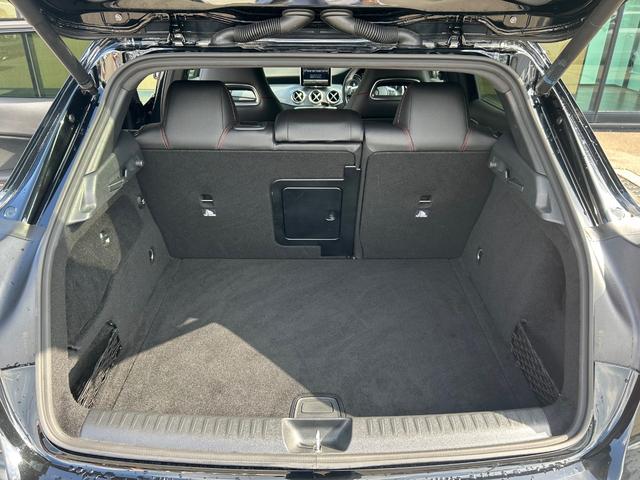 ＧＬＡクラス ＧＬＡ１８０　スポーツ　衝突軽減ブレーキ　アダプティブクルーズコントロール　ブラインドスポットモニター　純ナビ　フルセグ　バックカメラ　クリアランスソナー　電動リアゲート　パーキングアシスト　ＨＩＤヘッドライト　オートライト（43枚目）