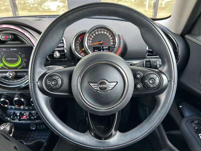 ＭＩＮＩ クーパー　クラブマン　インディゴブルーレザーシート　シートヒーター　純正ナビ　バックカメラ　クリアランスソナー　クルーズコントロール　コンフォートアクセス　フットトランクオープナー　ＬＥＤヘッドライト　ＥＴＣ（10枚目）
