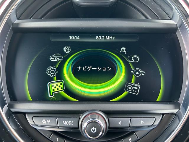 ＭＩＮＩ クーパー　クラブマン　インディゴブルーレザーシート　シートヒーター　純正ナビ　バックカメラ　クリアランスソナー　クルーズコントロール　コンフォートアクセス　フットトランクオープナー　ＬＥＤヘッドライト　ＥＴＣ（22枚目）