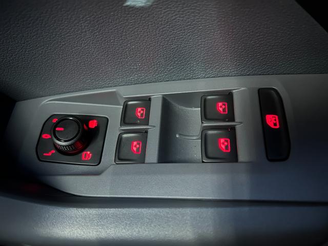 T-クロス TSI 1st 衝突軽減ブレーキ アダプティブクルーズコントロール ブラインドスポットモニター パーキングアシスト 純正ナビ フルセグTV AppleCarPlay バックカメラ クリアランスソナー LEDライト(17枚目)